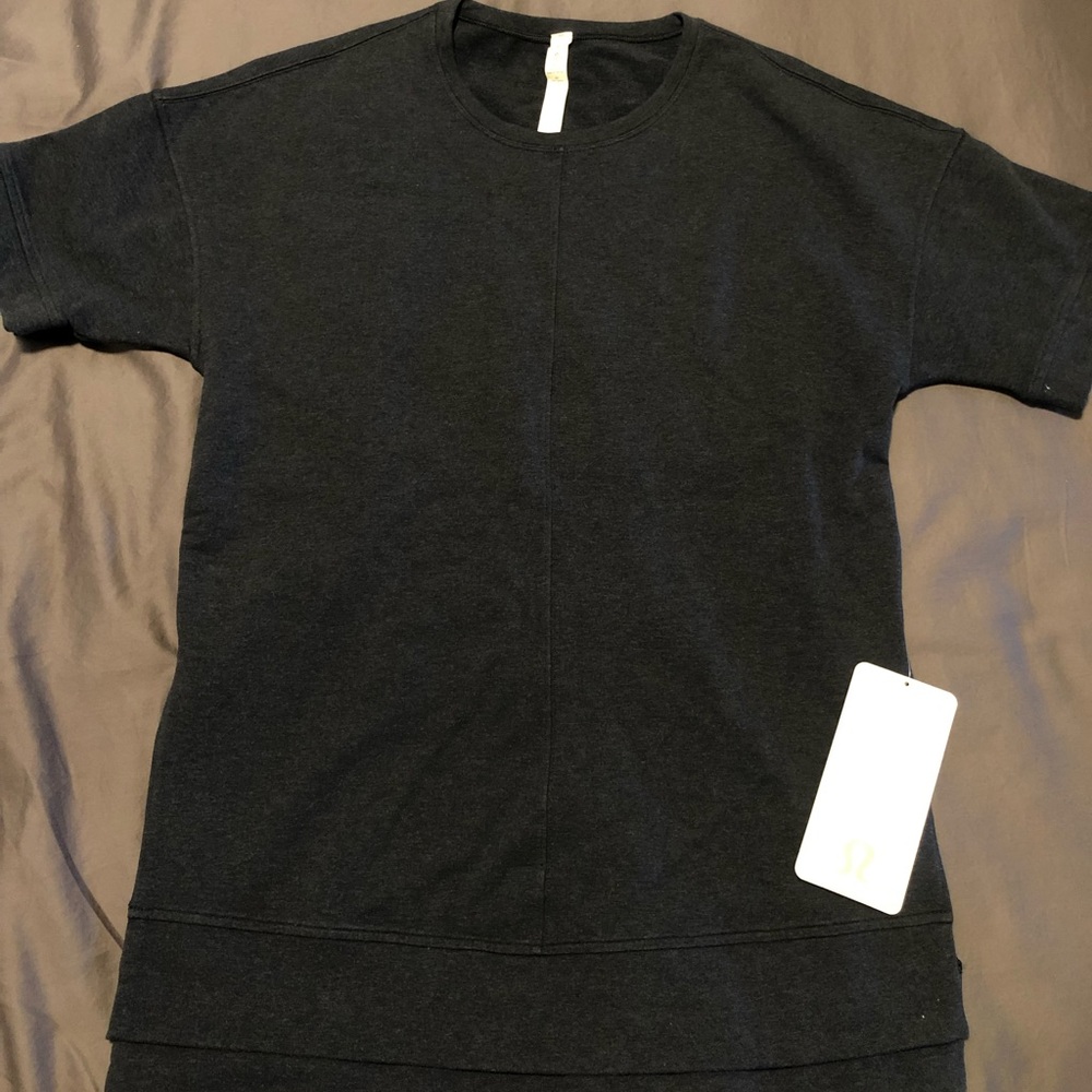 LULULEMON DARK NAVY TEE